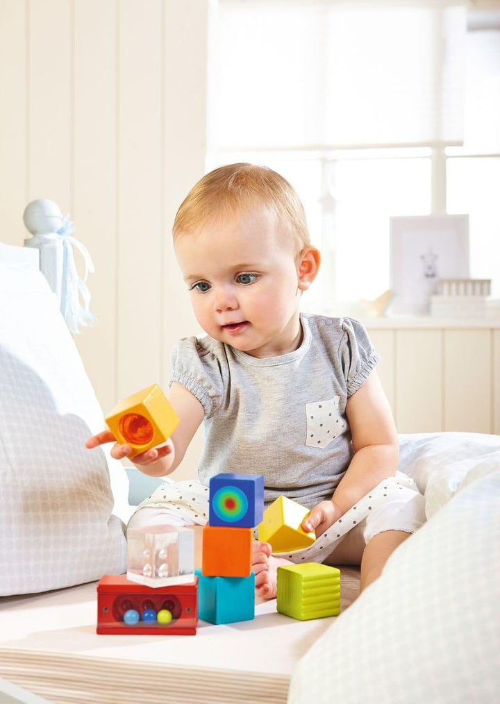 HABA Entdeckersteine Farbenspass – Sensorikspielzeug für Kinder ab 12 Monaten – 6 Bunte Würfel mit v