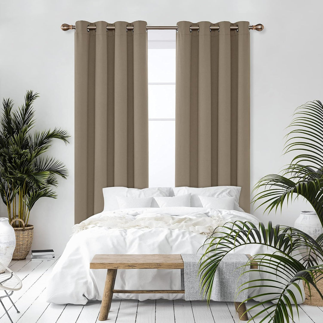 Deconovo Verdunkelungsvorhang Blickdicht Gardinen mit Ösen Wohnzimmer, 114x132cm(HöhexBreite), Taupe