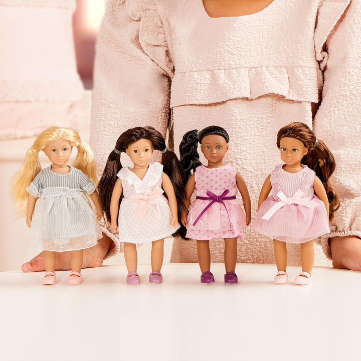 Lori – 4 Kleine Puppen – 15 cm Mini Puppen mit modischen Outfits – mit Puppenzubehör & Puppenkleidun