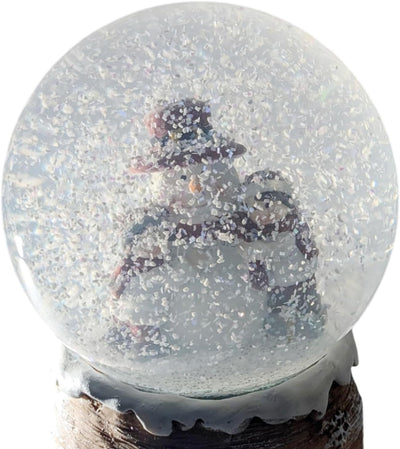 com-four® Weihnachtsschneekugel – Festliche Dekoration mit ansprechendem, glitzerndem Schneefall Fei