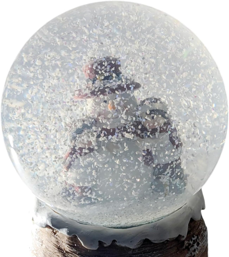 com-four® Weihnachtsschneekugel – Festliche Dekoration mit ansprechendem, glitzerndem Schneefall Fei