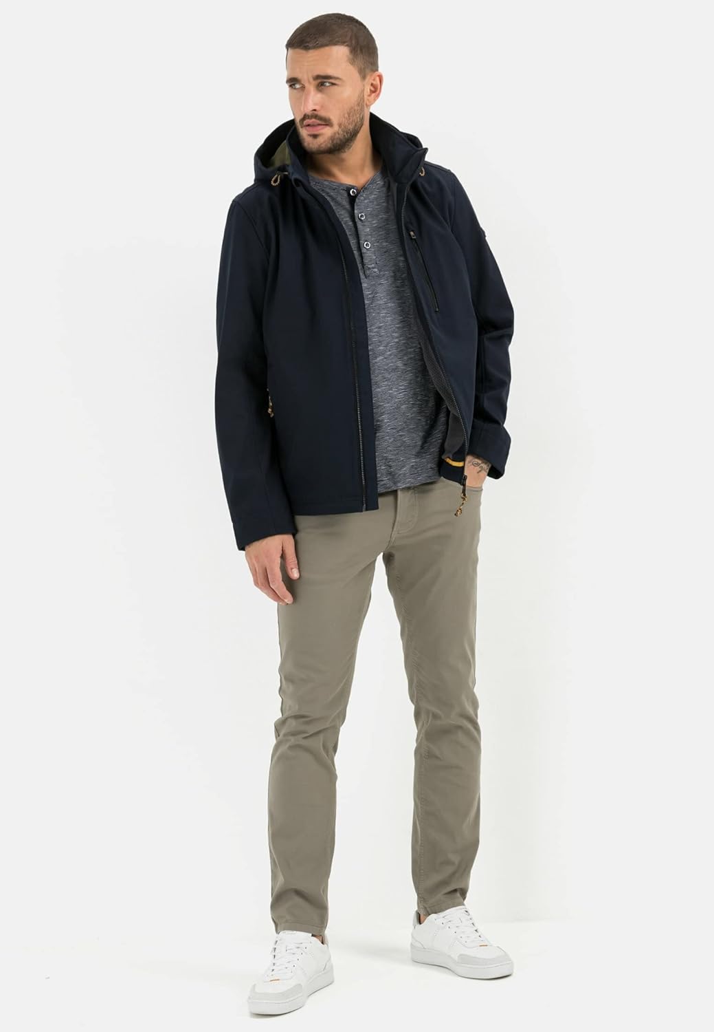 camel active Herren wind- und wasserabweisende Softshell-Jacke mit abnehmbarer Kapuze 25 Dunkelblau,