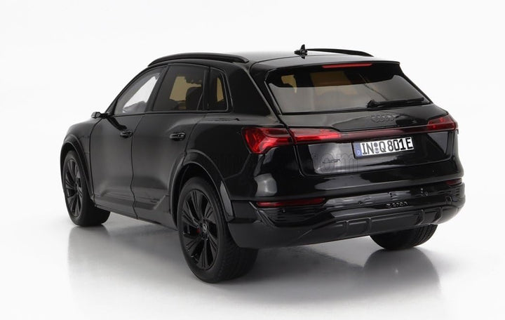 Audi 5012328651 Modellauto 1:18 Miniatur Q8 e-tron, schwarz
