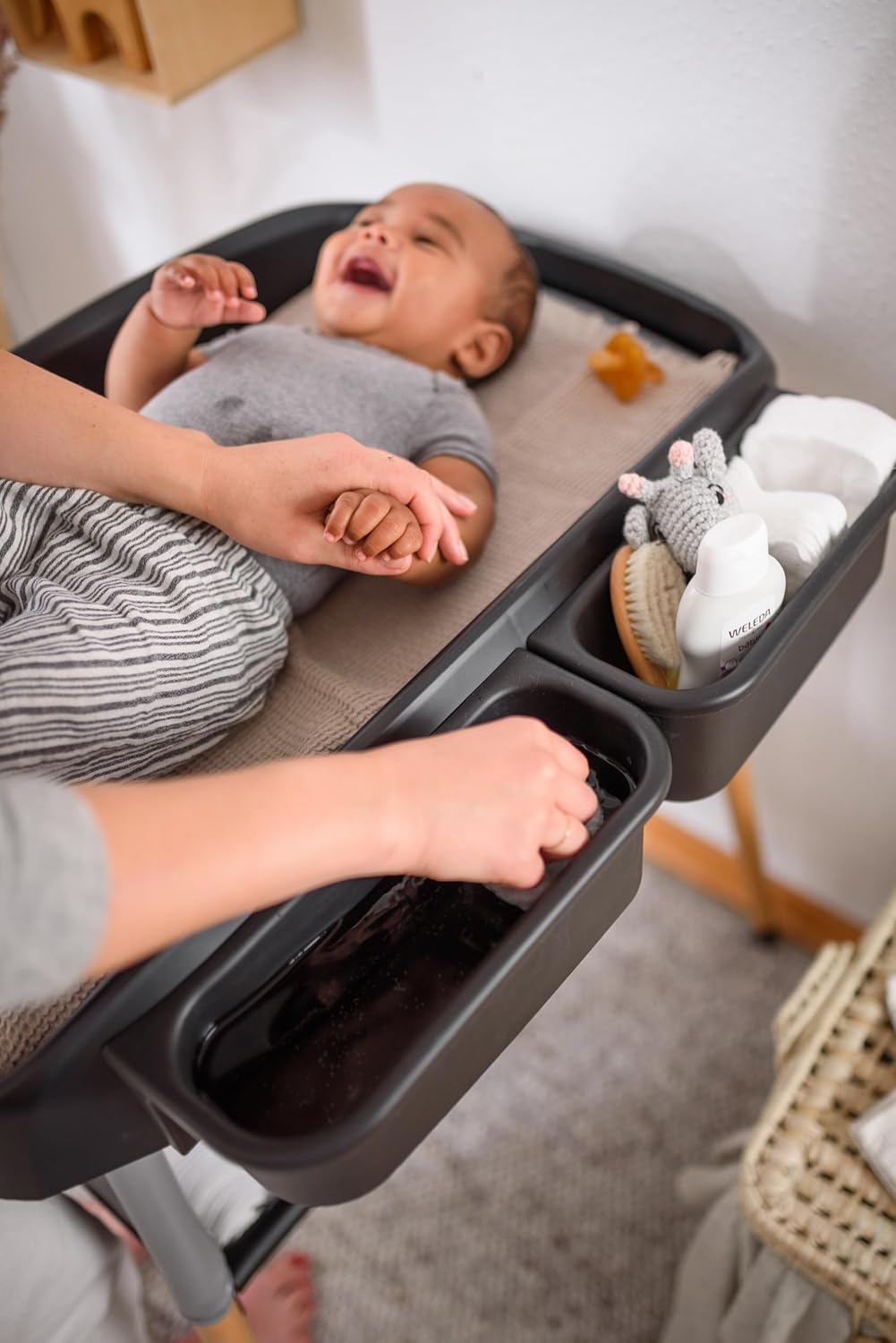 babyGO ChangMe moderner Wickeltisch aus Buchenholz - Perfekte Babyzimmer Ausstattung für bequemen Wi