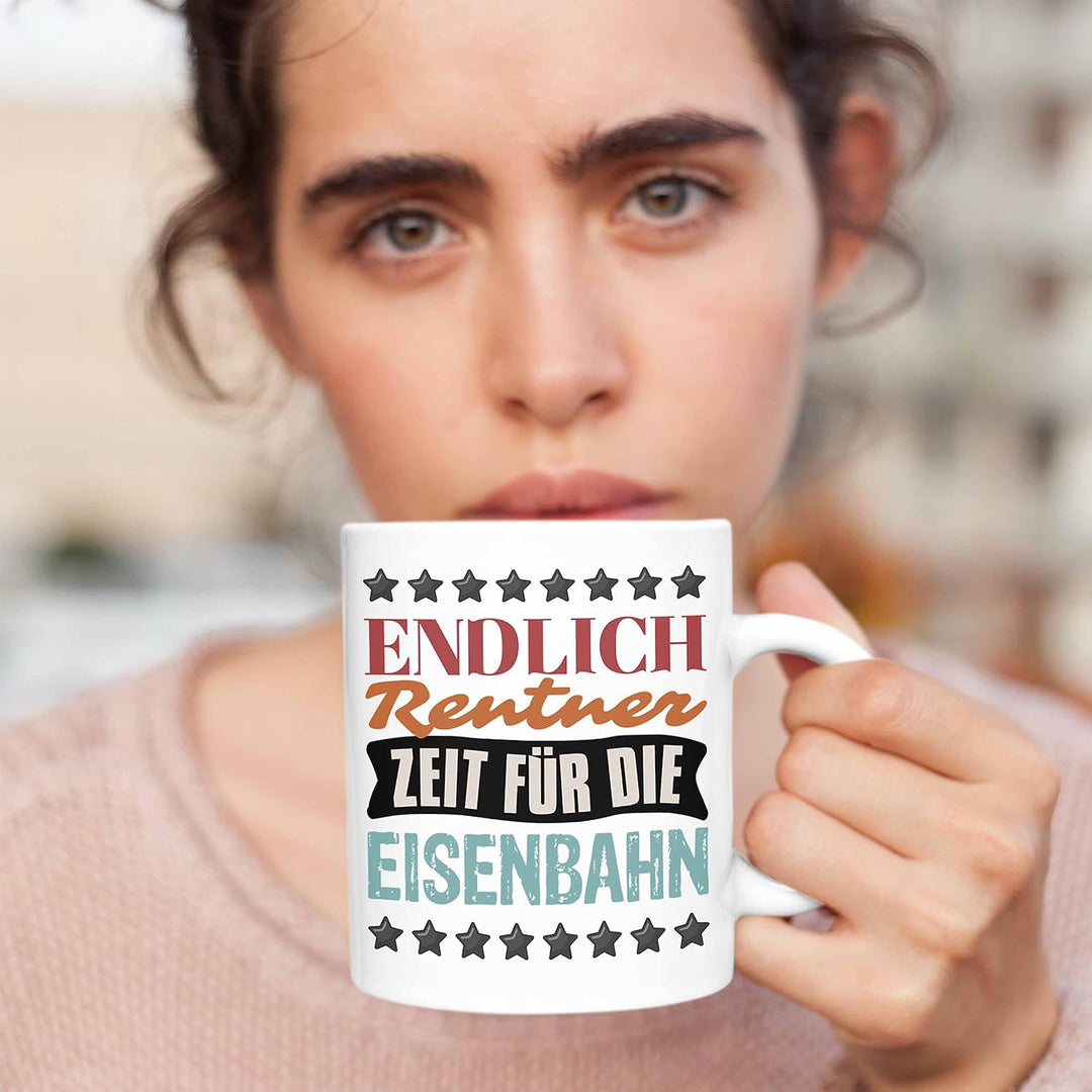 Trendation - Eisenbahner Tasse Geschenk für Modelleisenbahn-Fans Geschenkidee Endlich Rente Zeit für