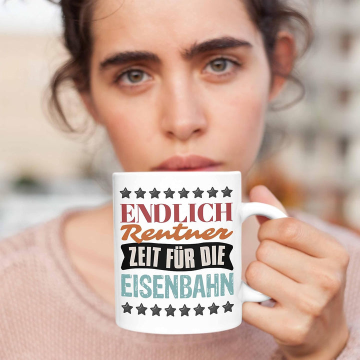 Trendation - Eisenbahner Tasse Geschenk für Modelleisenbahn-Fans Geschenkidee Endlich Rente Zeit für