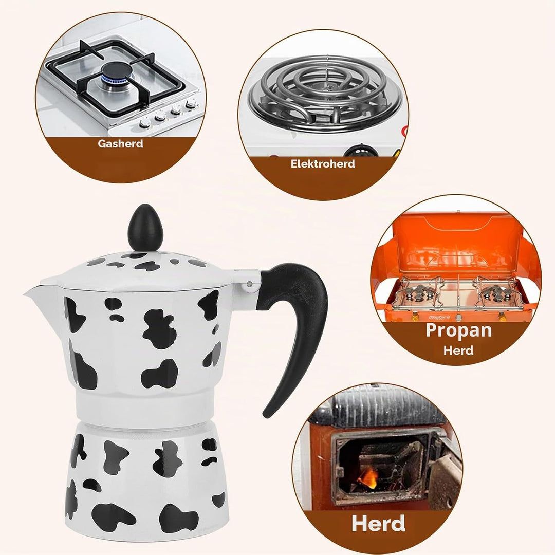 Espressokocher auf dem Herd, Espressotasse aus Aluminium im klassischen italienischen Stil, Mokkakan