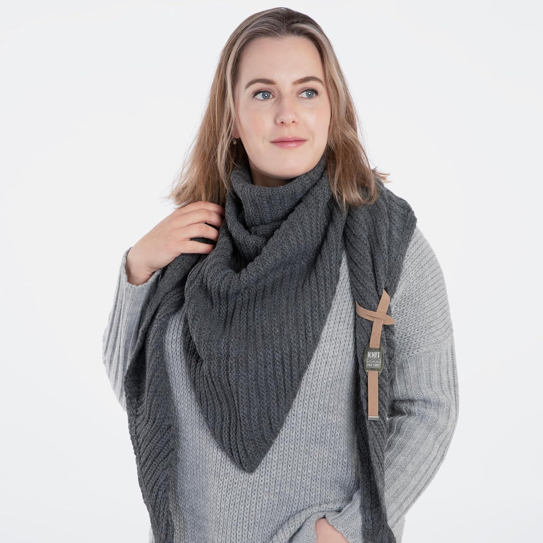 KNIT FACTORY - Demy Dreiecksschal - Damen Strickschal mit Wolle - Winterschal - Herbst & Winter Esse