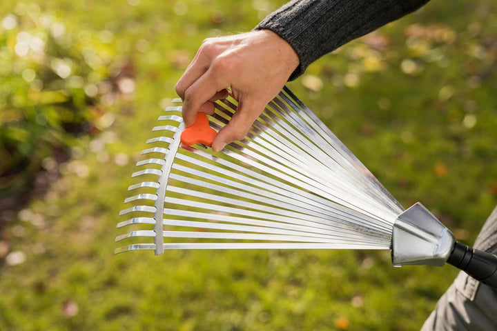 Gardena combisystem-Verstellbesen: Laubrechen mit Variabler Arbeitsbreite von 30-50 cm, ideales Gart