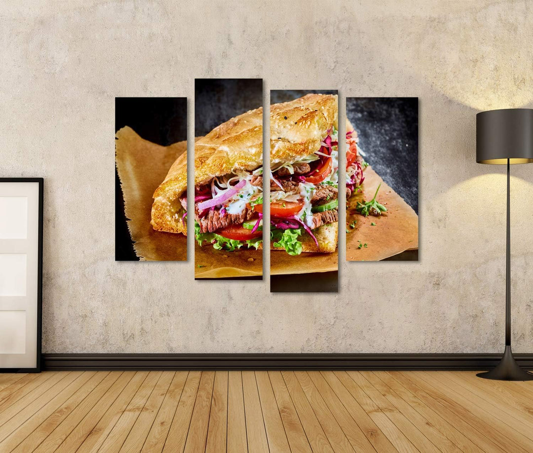 Bild Bilder auf Leinwand Türkischer Döner-Kebab auf goldgeröstetem Pita-Brot gefüllt mit Rotisserie