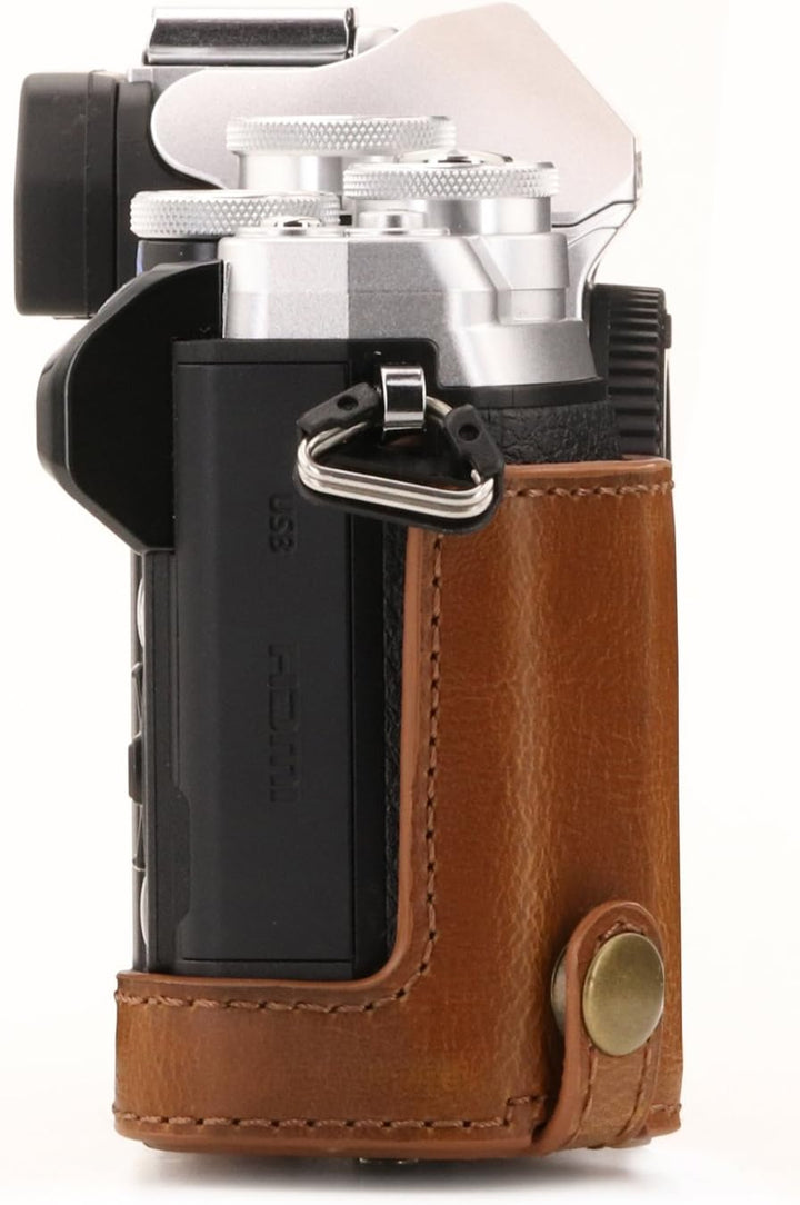 MegaGear Olympus OM-D E-M10 Mark III (14-42mm) Ever Ready Leder Kamera-Case mit Trageriemen und Batt