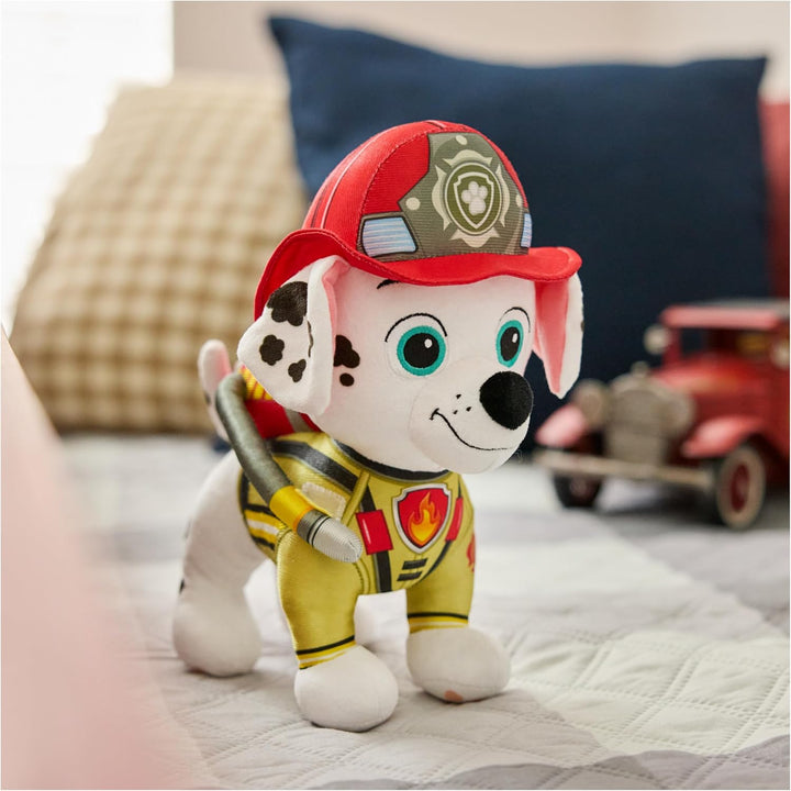 PAW PATROL Fire Rescue - Marshall Deluxe Plüschtier, 25 cm gross, in Feuerwehruniform und mit Löschr
