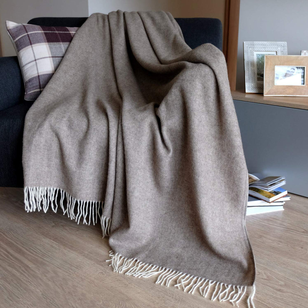 Linen & Cotton Klassische Decke Wolldecke Merino Wolle Wohndecke Kuscheldecke STONEWOLD mit Fischgrä