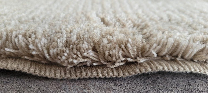 Kleine Wolke Minya Macadamia Beige Badteppich 55x55 cm. Vorleger mit Ausschnitt BB Kollektion