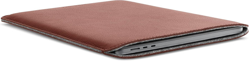 WOOLNUT lederhülle für MacBook Air 15 – Laden in der Hülle – Vollnarbenleder, Innenseite aus Wollfil