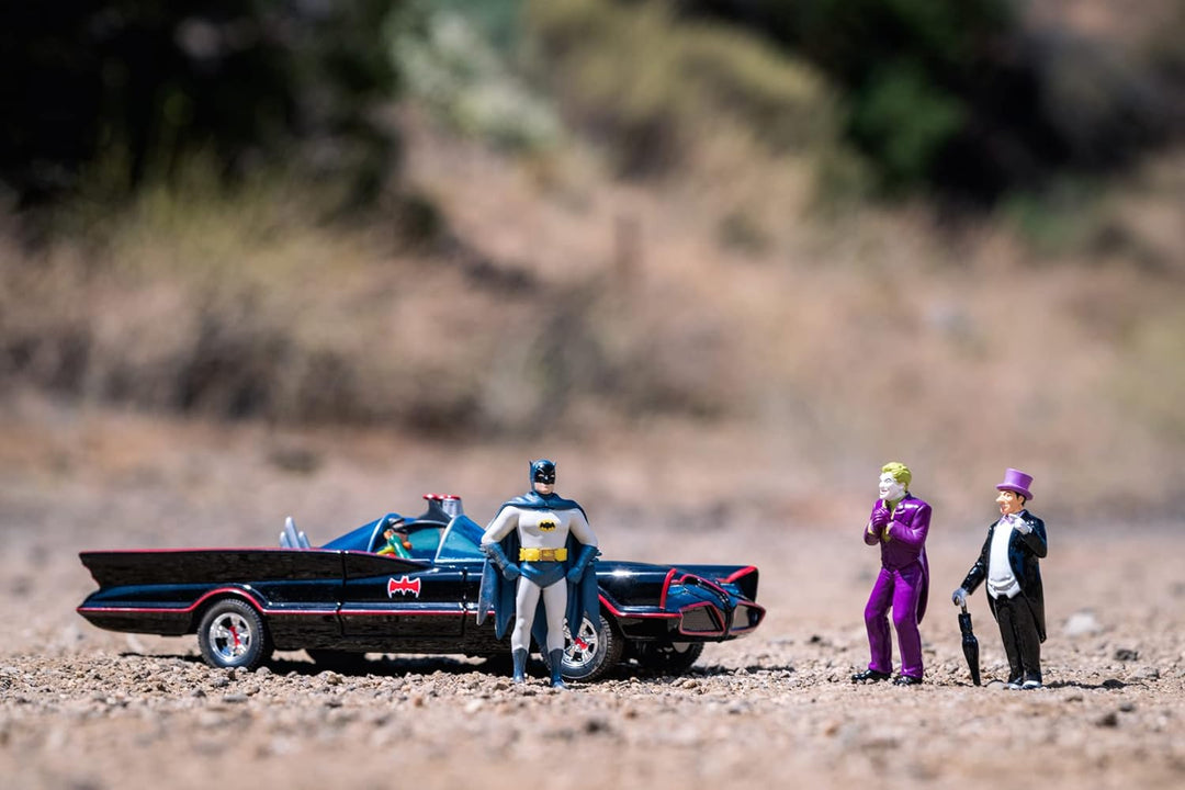 Jada Toys DC Batmobil 1966 Deluxe mit 4 Figuren - hochwertiges Modell-Set zur Batman Classic TV-Seri