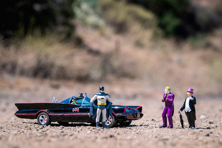 Jada Toys DC Batmobil 1966 Deluxe mit 4 Figuren - hochwertiges Modell-Set zur Batman Classic TV-Seri