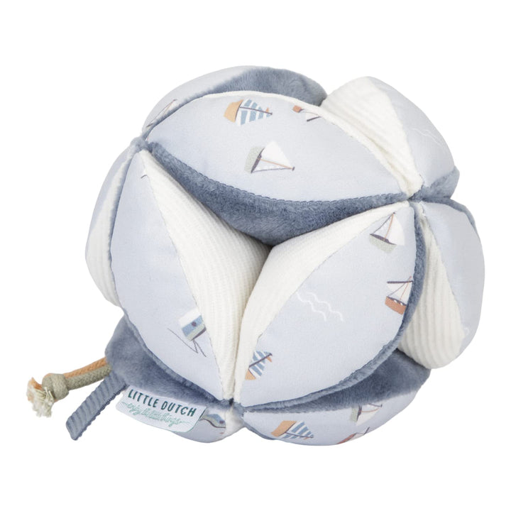 Little Dutch Greifball Stoffball mit Glöckchen Stoff Baby blau - Sailors Bay