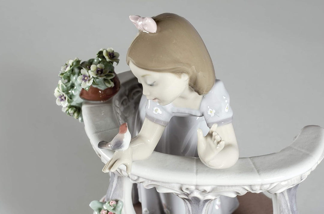 LLADRÓ Mädchen-Figur Frühlingserwachen. Mädchen Mit Blumen. Porzellan.