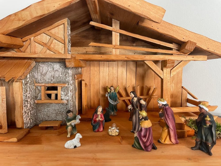 Handgefertigte Weihnachtskrippe aus Holz mit handbemalten 11 Figuren I Tisch Krippe I Weihnachten I