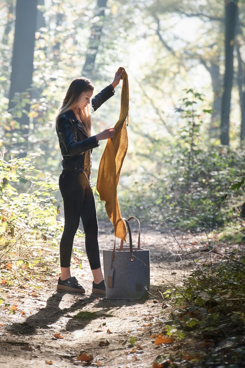 KNIT FACTORY - Dreiecksschal Coco - Damen Strickschal mit Wolle - Umschlagtuch für den Herbst und Wi