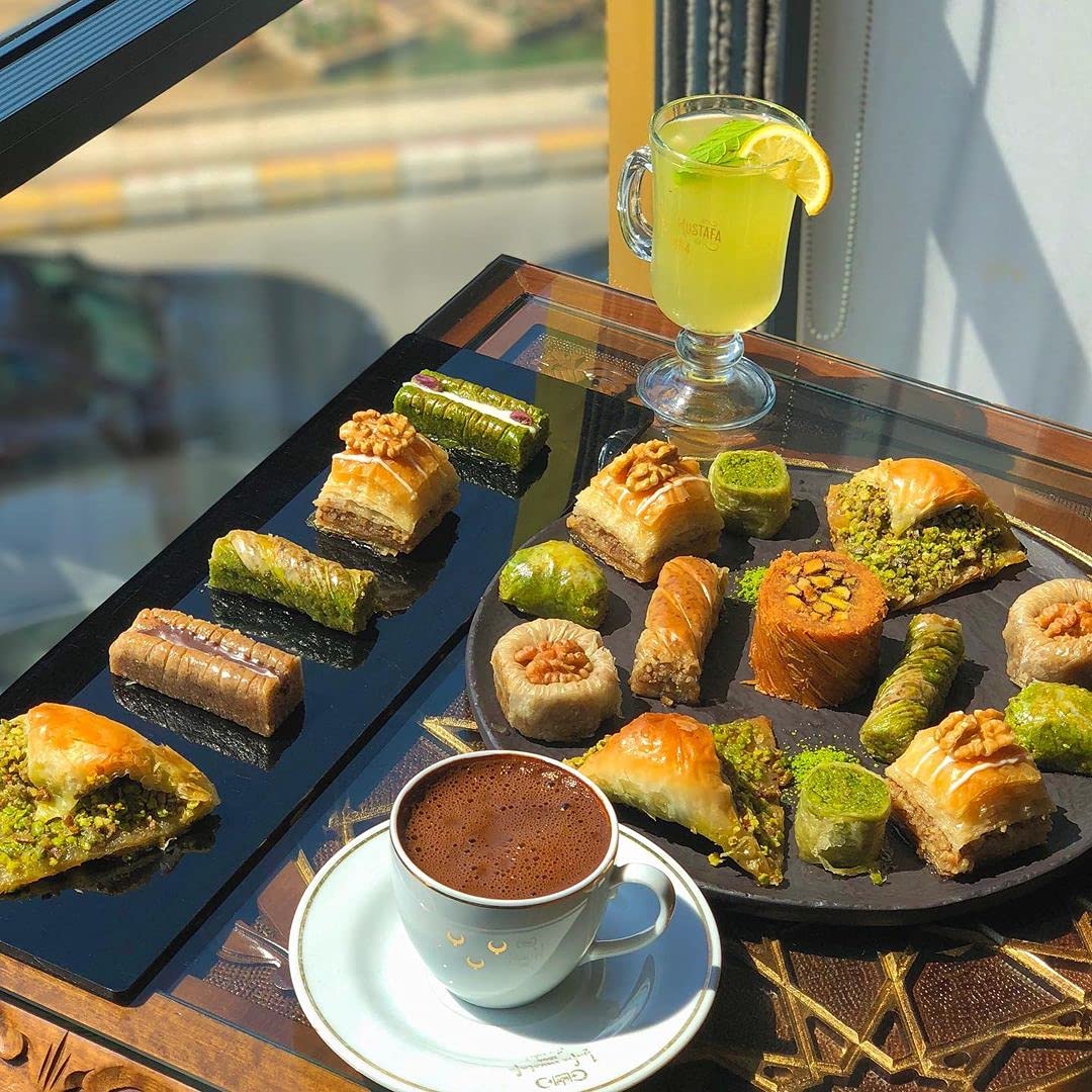 Hafiz Mustafa 1864 Istanbul Baklava Gebäckdose – Gebackene Baklava Dessertsnacks aus frischen Phyllo