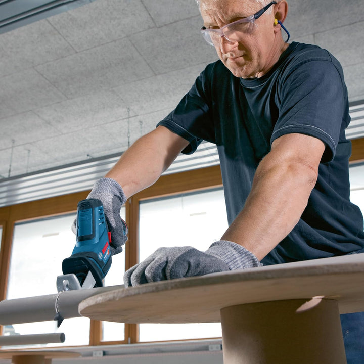 Bosch Professional 12V System Akku Säbelsäge GSA 12V-14 (Schnitttiefe Holz/Metallprofile: 65/50 mm,