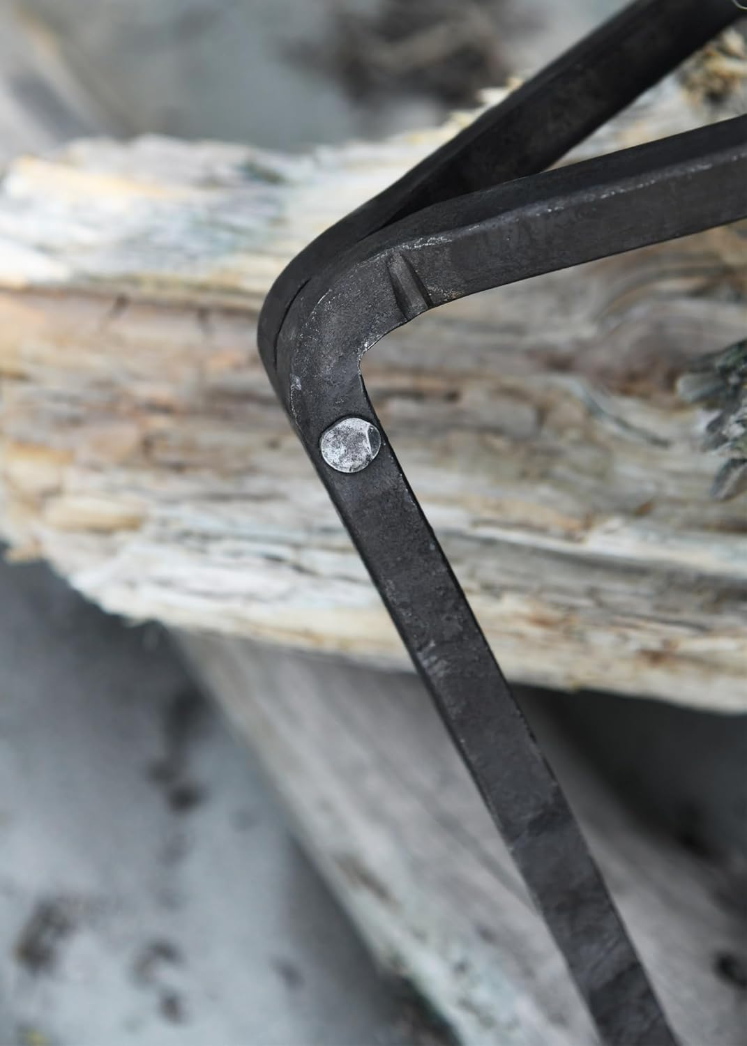 Ulfberth Handgeschmiedetes Dreibein | Pfannenknecht für Lagerfeuer/Dutch Oven | Pfannenrost Dreibein