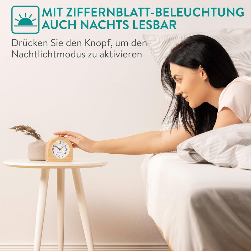 Navaris Holz Wecker Analog ohne Ticken - Batteriebetrieben - Wecker ohne Ticken - Mit Snooze Schlumm