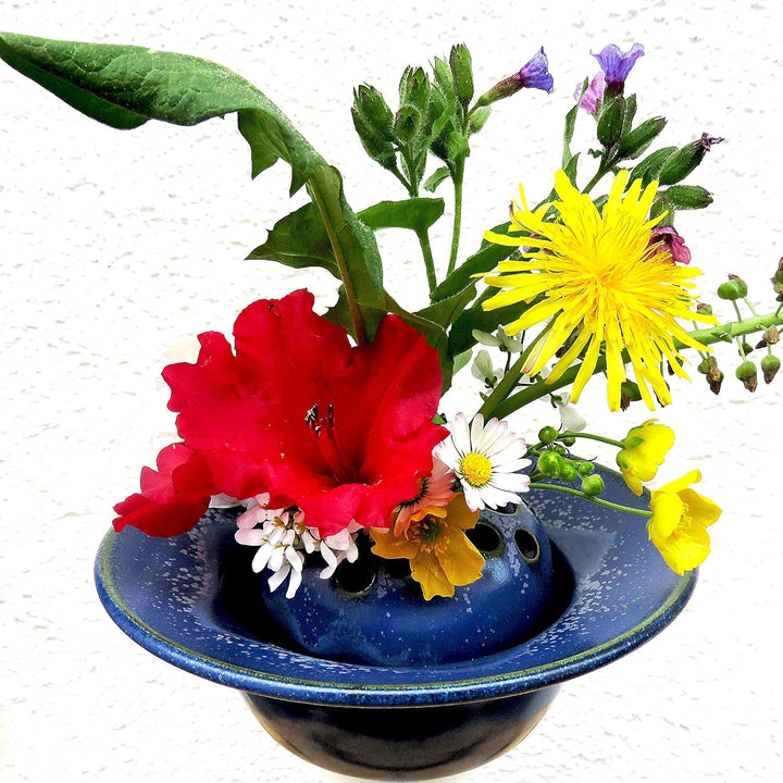 Blumensteckschale blau, 2-teilig, handgetöpfert, 13 cm Durchmesser, Steinzeug