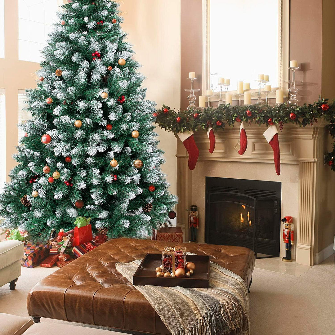 Sunjas Weihnachtsbaum künstlich, 120/150/180/210 cm Tannenbaum mit Schnee-Effekt, mit Tannenzapfen u