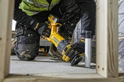 DeWalt Akku-Säbelsäge (18V, elektrische Hubzahl-Regulierung und elektronische Motorbremse, werkzeugl