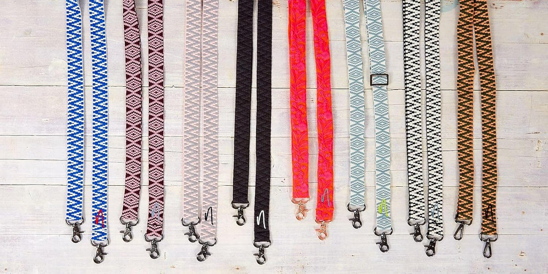 NOOMYA® Premium Fashion Handykette | Set Handyhülle iPhone 15 PRO MAGSAFE & Handyband Midnight Star