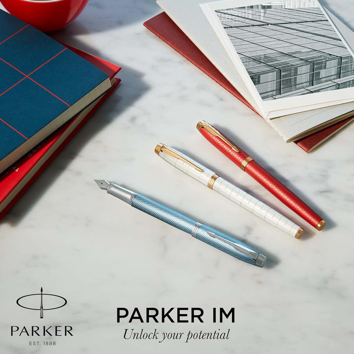 Parker IM Füller | Blaugraue Premium-Lackierung mit Chromverzierung | Füllfederhalter mit feiner Fed