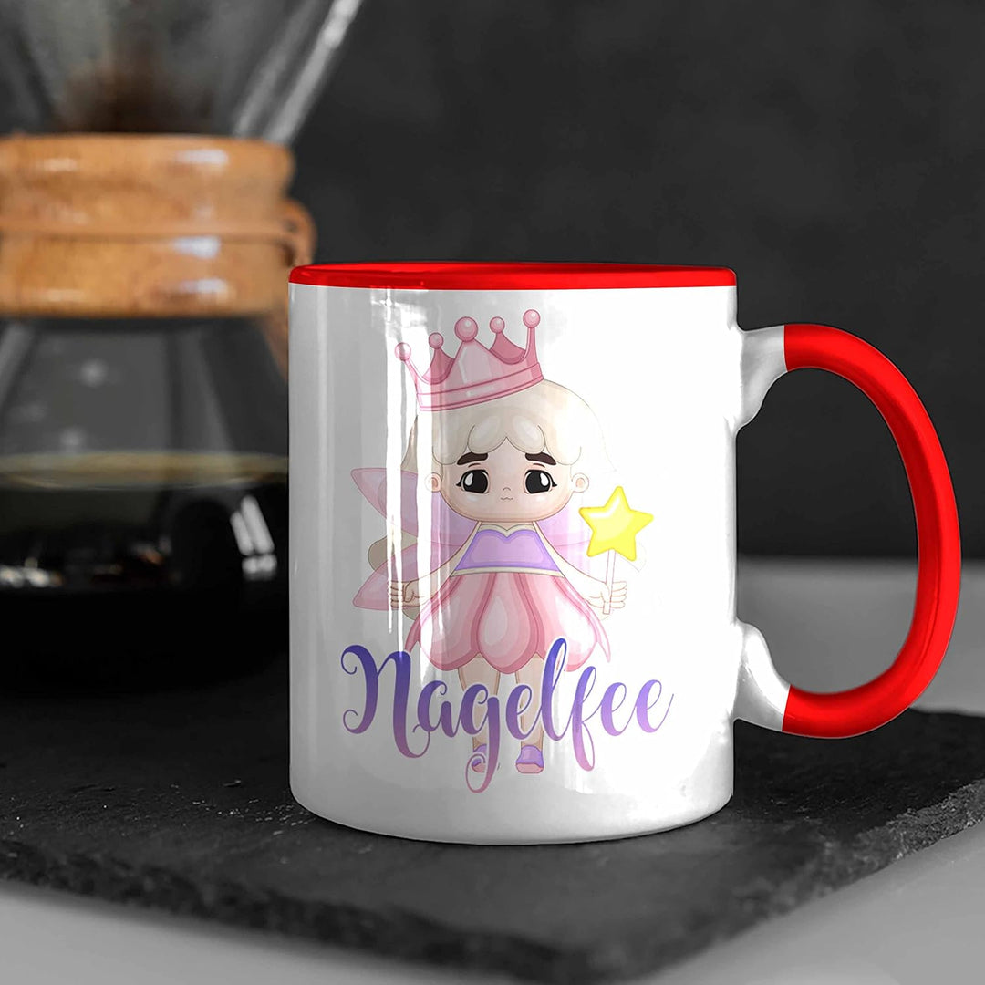 Trendation - Nagel-Fee Tasse Geschenk Nagelstudio Mitarbeiterin Gel-Nägel Spruch Süsse Grafik (Rot),
