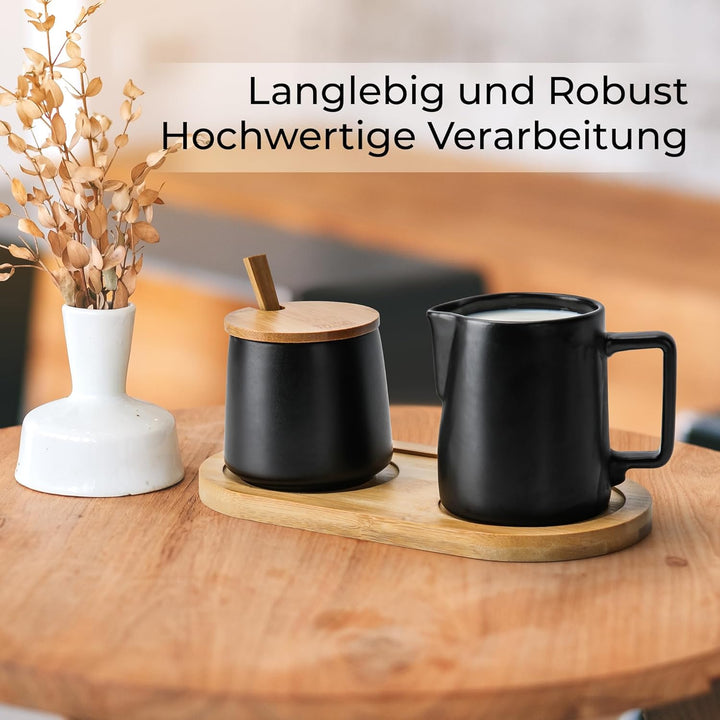 MIAMIO - Milch und Zucker Set mit Deckel und Löffel/Keramik Milchkännchen mit Holz Tablett - Mikrowe
