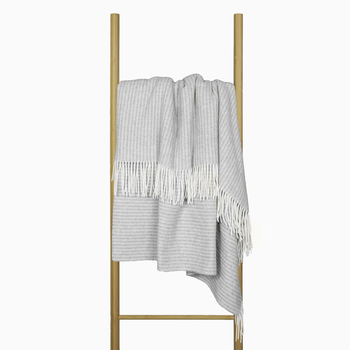 Nostra Andora Tagesdecke 140x200 | Weiche Merino Wolldecke mit 10% Kaschmir | Picnic Blanket | Warme