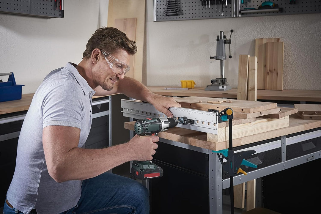 wolfcraft Dübelleiste 4650000 – Präzise Bohrschablone zum Möbelbau von Schränken & Regalen – Für Düb