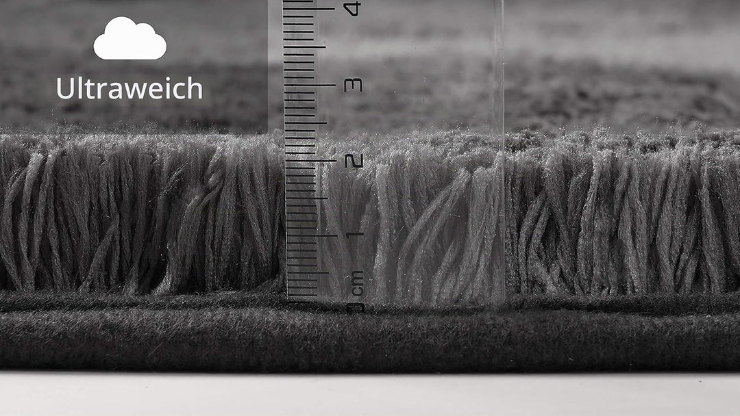 FLUFFY® Badteppich für Eckduschen, Hochflor aus Mikrofaser, rutschfeste Unterseite (V-Form | Innenma