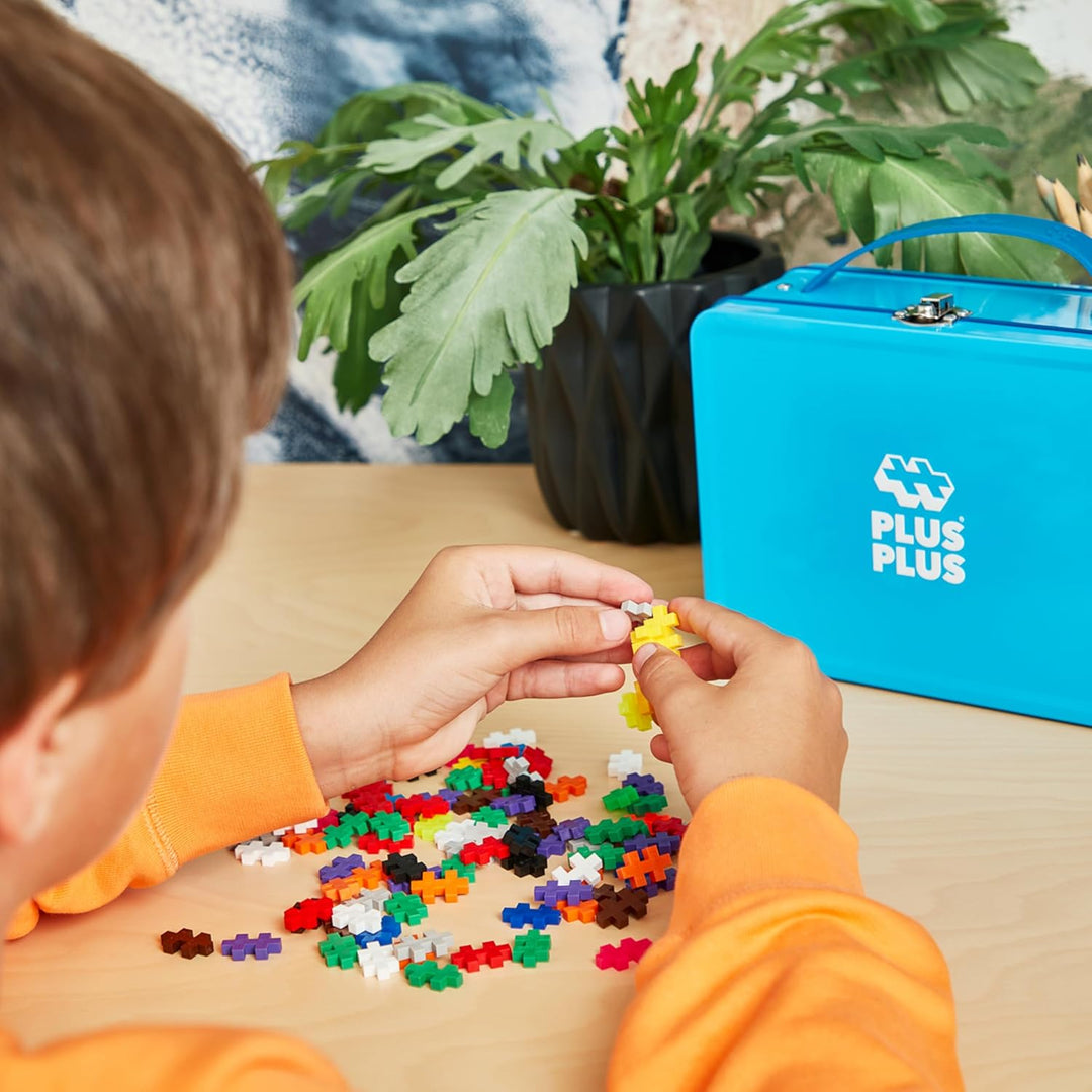 Plus-Plus 9607002 Geniales Konstruktionsspielzeug, Basic, Bausteine-Set in praktischer Metall-Box mi