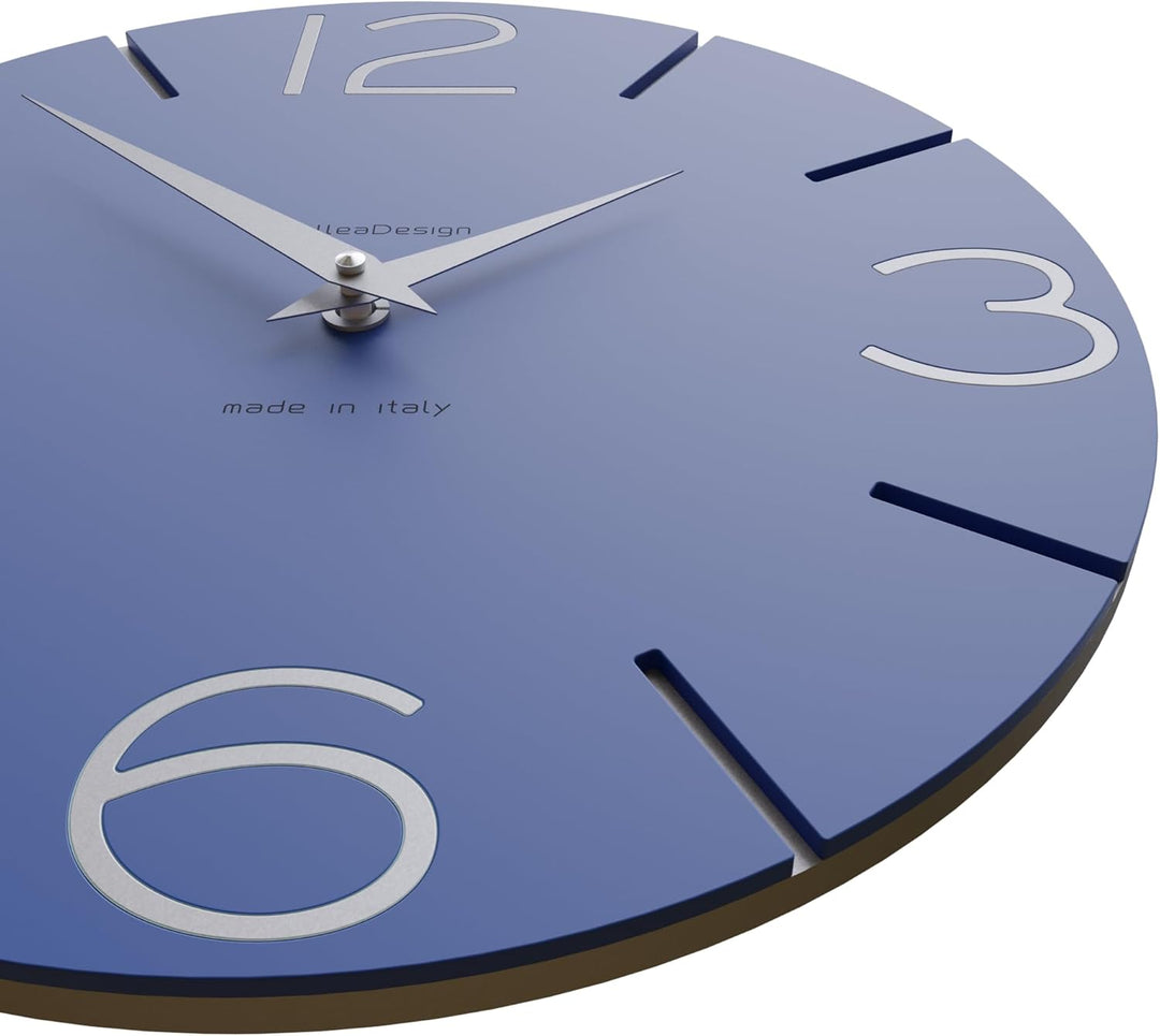 CALLEADESIGN Wanduhr Smile Elektrisches Blau und Aluminium Rund 30 cm Schlichtes und modernes Design