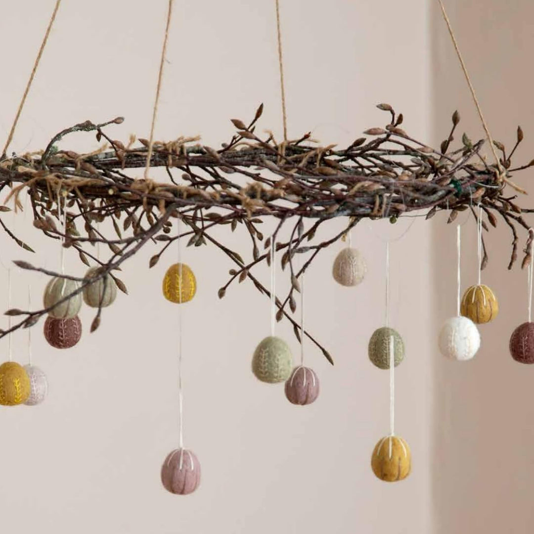 Én Gry & Sif Elegante bestickte Osteranhänger Eier, Ostern, Filzeier, Osterdeko, Frühlingsdeko aus F