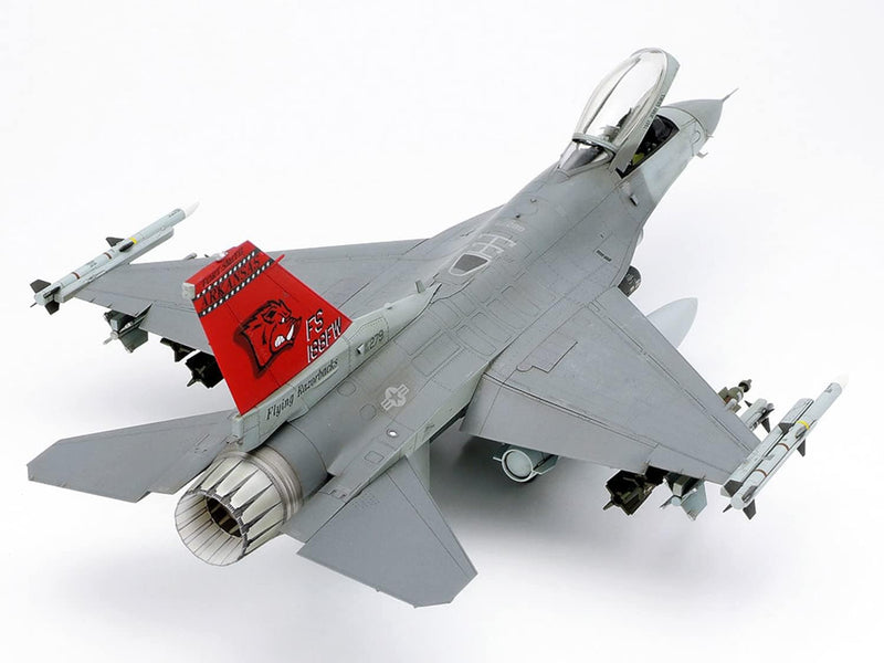 TAMIYA TMYTAM61101 300061101 - 0.075 Lockheed Martin F-16C Block 25/32