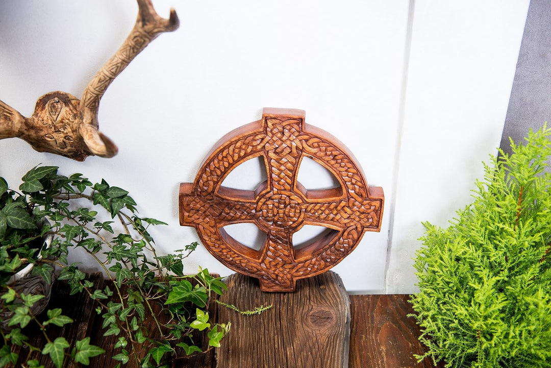 Windalf Wand Deko Taran Ø 29 cm KELTENKREUZ mit Zopfmuster Celtic Art Handarbeit aus Holz