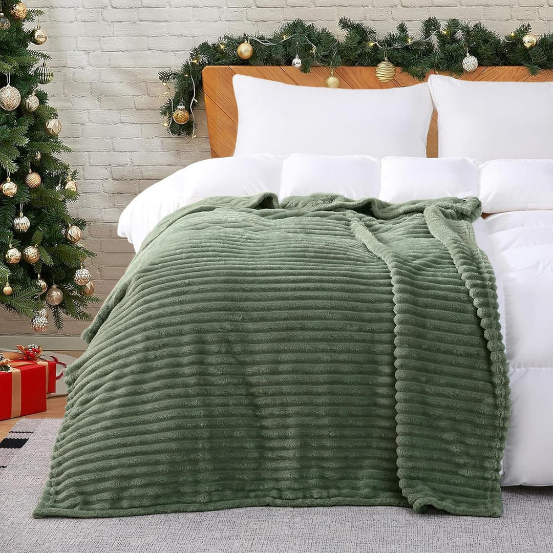Kuscheldecke, Olivgrün Fleecedecke, 100x150 weiche &amp; leichte Wohndecke, Pflegeleichte, plüschige, lu