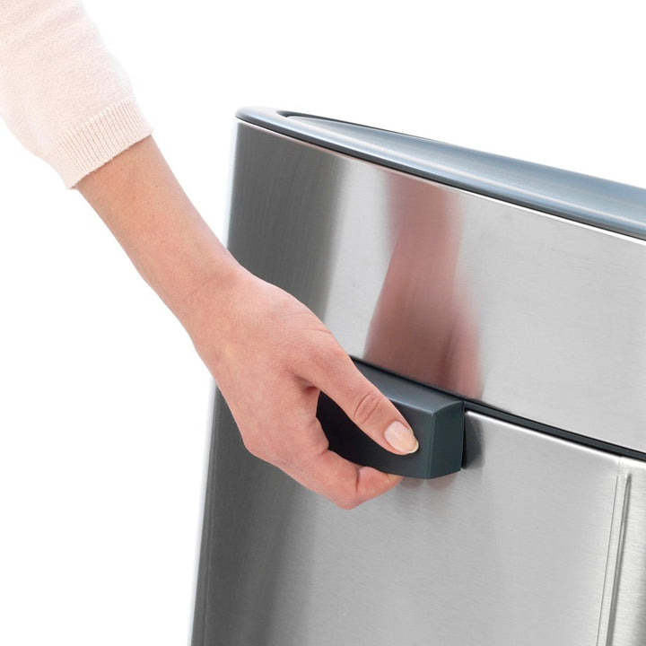 Brabantia Touch Bin New mit herausnehmbaren Kunststoffeinsatz, 40L, Edelstahl, Brilliant Steel, 32.8