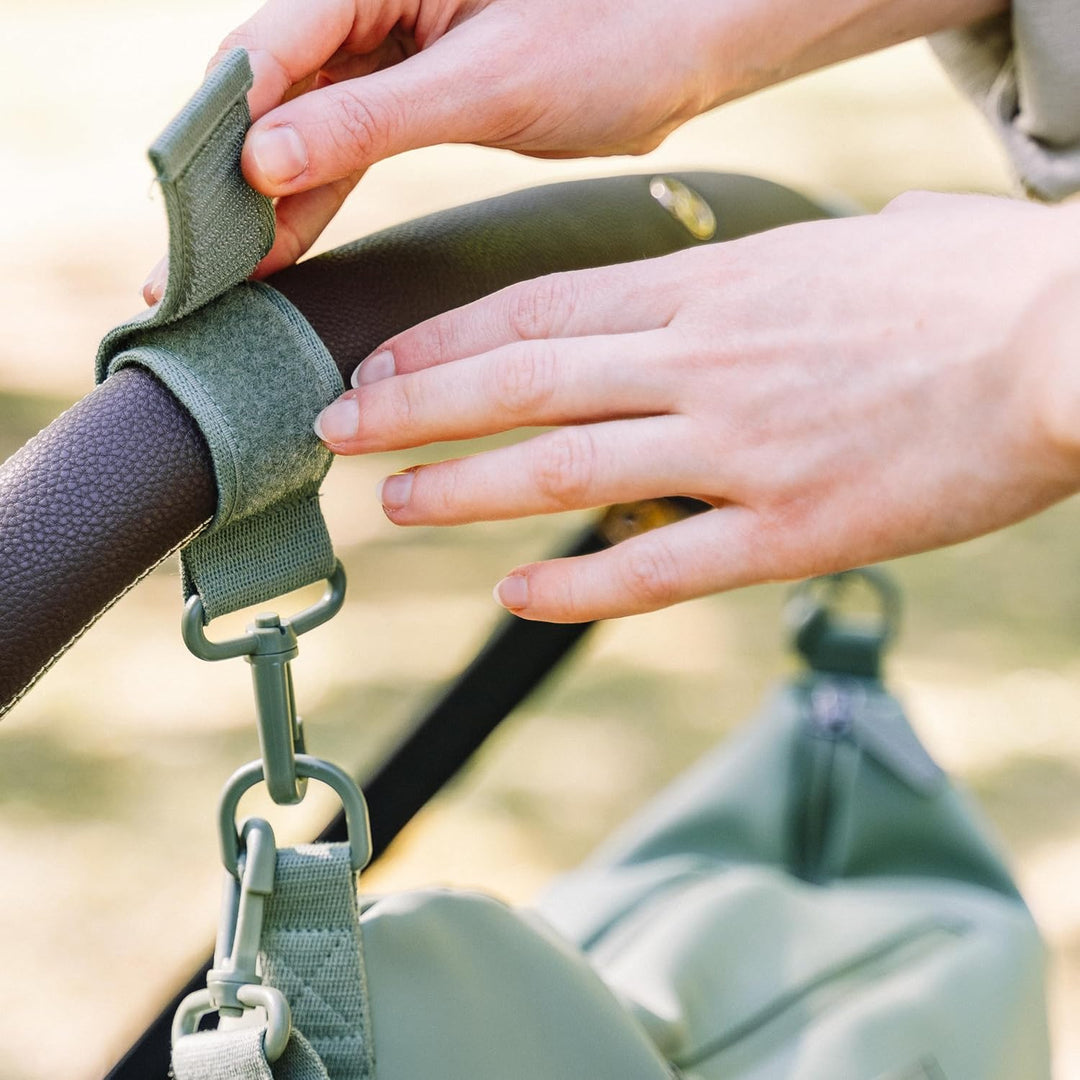 Done by Deer Kinderwagen Tasche – Wickeltasche Grün – Stroller Bag mit Haken für Kinderwagen, wasser