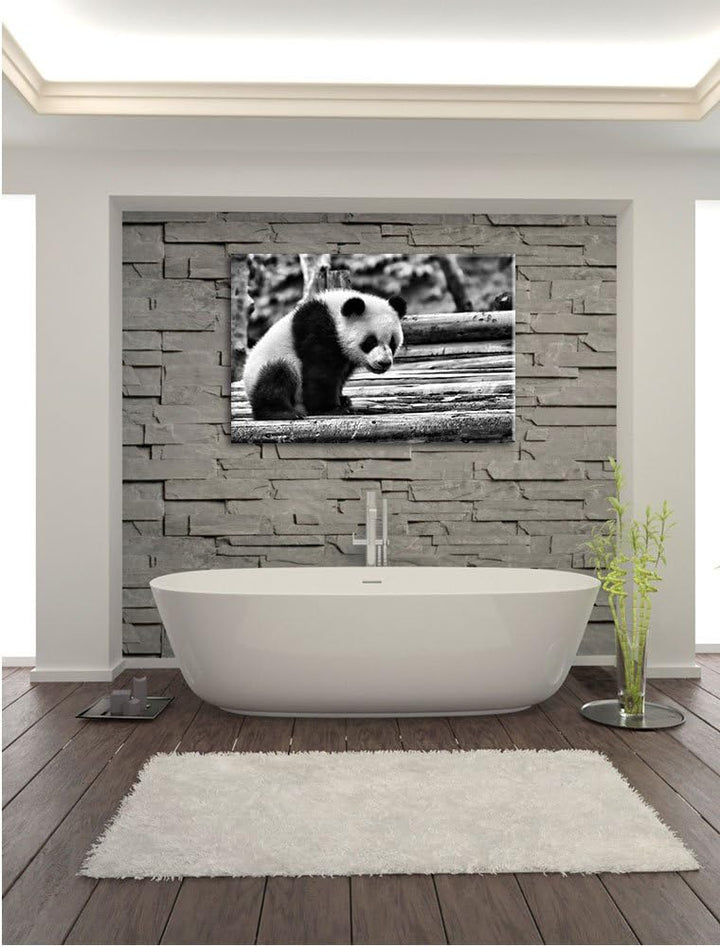 Pixxprint Panda auf Holzstämmen als Leinwandbild/Grösse: 100x70 cm/Wandbild/Kunstdruck/fertig bespan