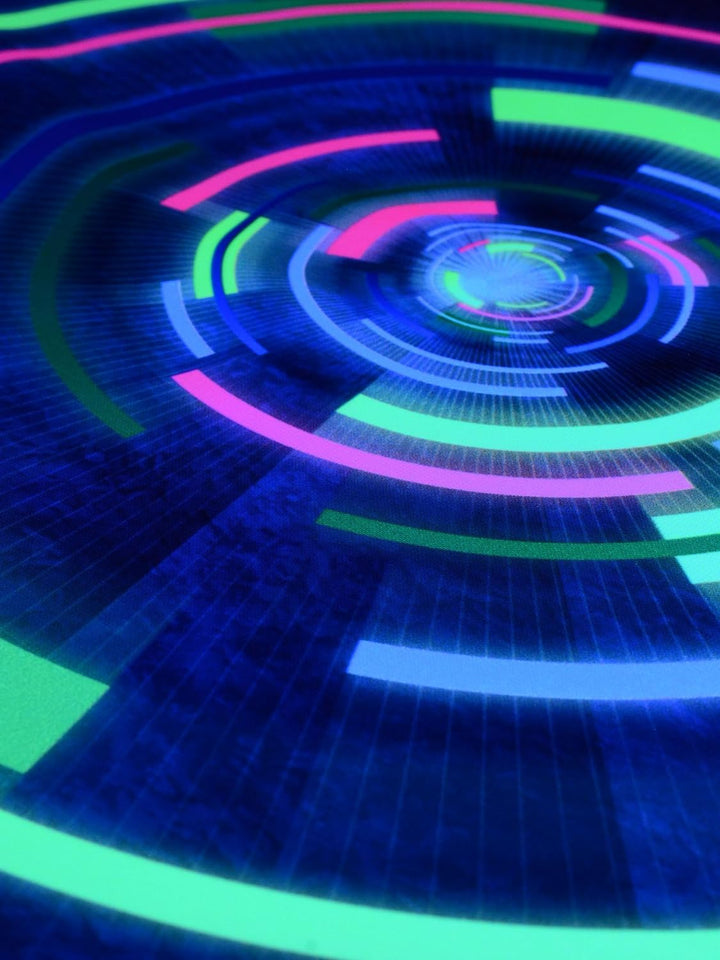 PSYWORK Schwarzlicht Stoffposter Neon | Tunnel Trip | 1,0 x 1,4m | UV-aktiv | fluoreszierend | Wandb