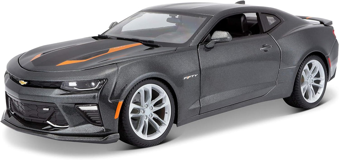 Maisto Chevrolet Camaro zum 50. Jubiläum, Modellauto mit Federung, Massstab 1:18, Türen und Motorhau